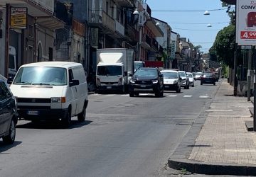 Giarre stritolata dal traffico. Percorsi inadeguati e strade colabrodo