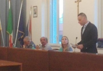 A Santa Venerina l'opposizione reclama interventi ma il confronto in aula &egrave; rinviato a settembre