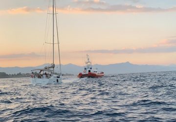 Stazzo, Guardia Costiera di Riposto soccorre una imbarcazione a vela in difficolt&agrave;