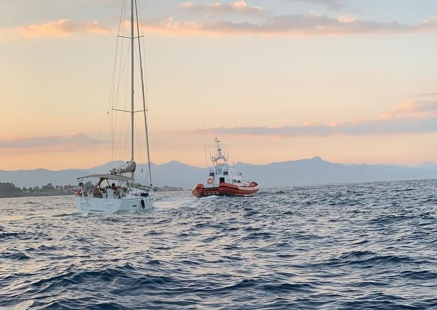 Stazzo, Guardia Costiera di Riposto soccorre una imbarcazione a vela in difficoltà