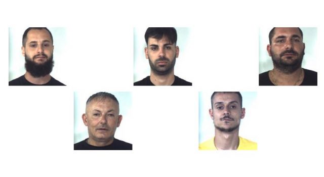 Scoperto traffico di auto rubate: 5 le persone arrestate