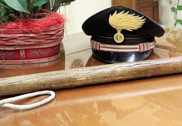 Pedara, "Dammi i soldi o ti spezzo le gambe!": arrestato mentre attende la vittima sotto casa