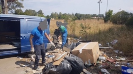 Catania, rifiuti scaricati in Oasi del Simeto: due deunciati