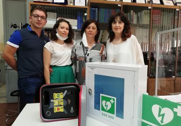 Nel ricordo di Paolo Spina la famiglia dona un defibrillarore all&rsquo;Istituto Comprensivo di Mascali