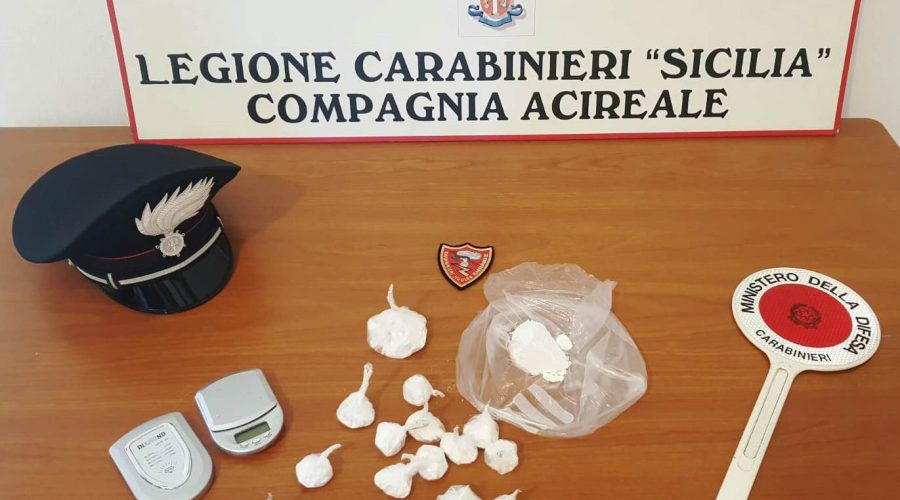 Viagrande, marito e moglie beccati in auto con la coca: arrestati