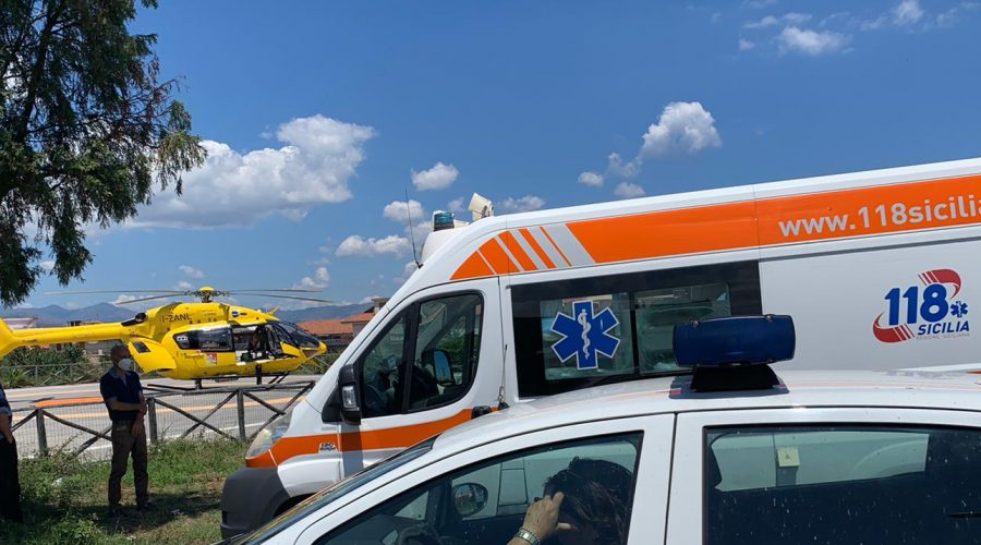 Giarre, anziano accusa malore. Intervento dell’elisoccorso