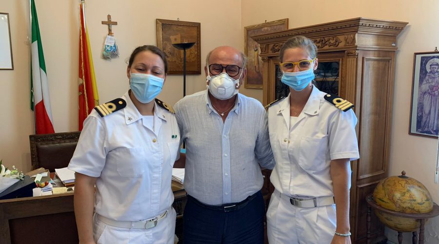 Riposto, cambio al vertice della Guardia Costiera. Cerimonia al Comune