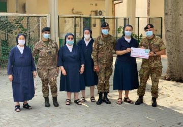 L&rsquo;Esercito vicino ai bambini dell&rsquo;istituo IX di Catania