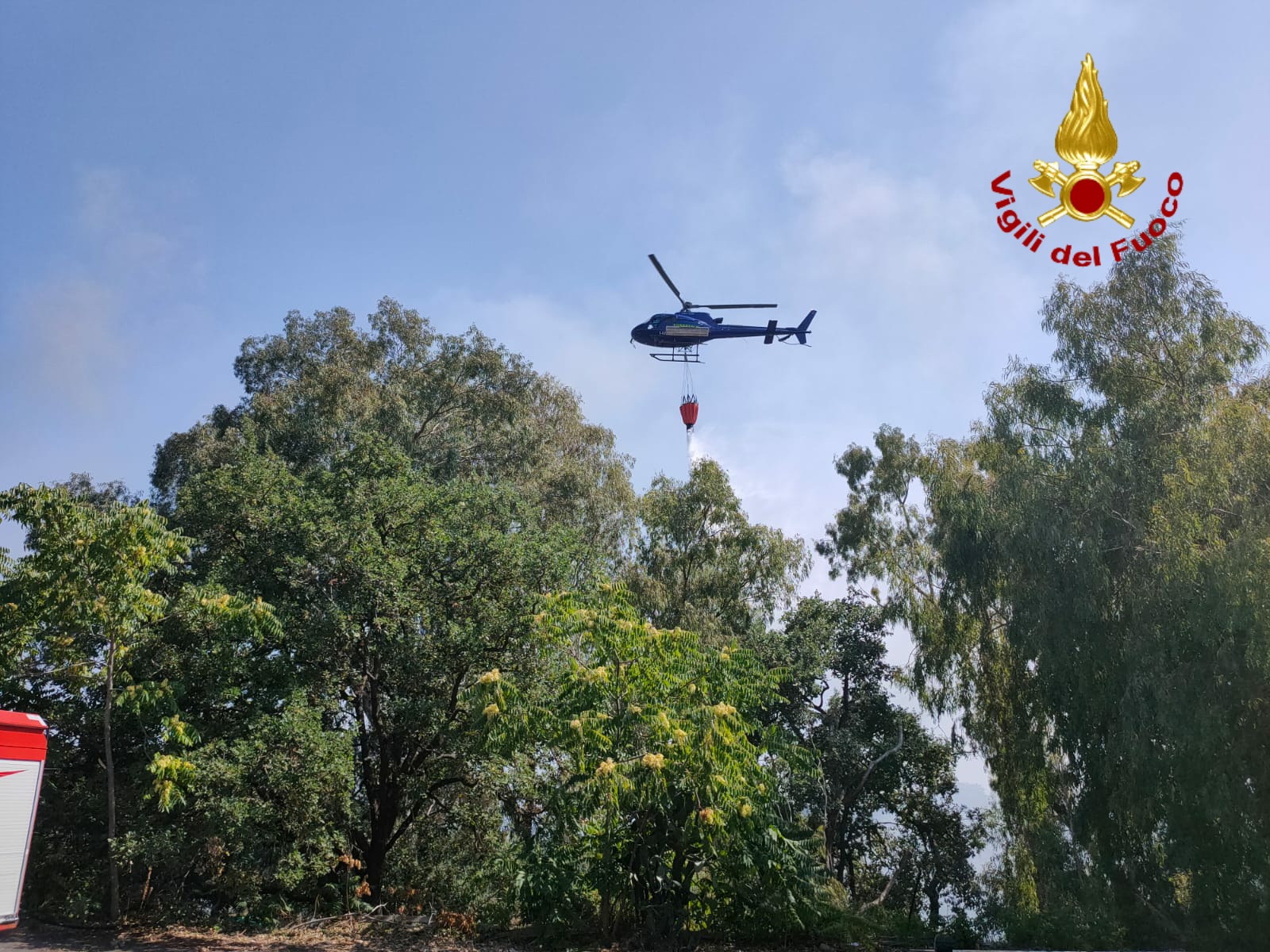 Incendio sulla collina di Vampolieri