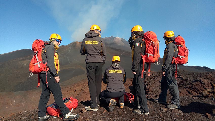 Due escursionisti smarriti sull’Etna salvati dal Sagf di Nicolosi.