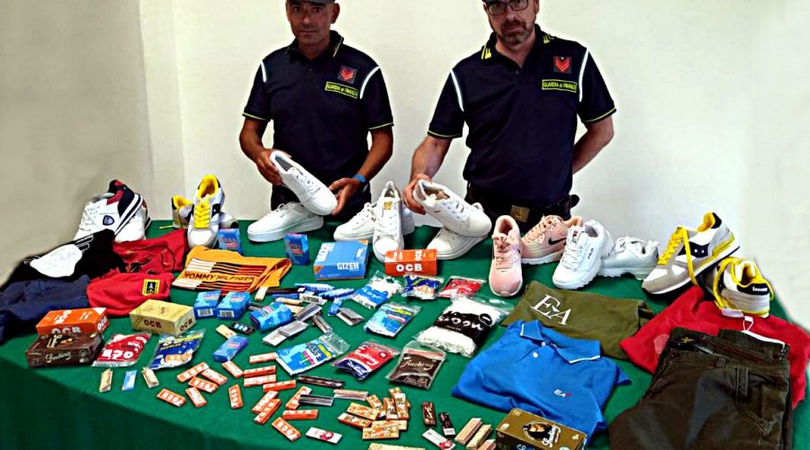 Catania, sequestrati oltre 70 mila accessori ai tabacchi da fumo