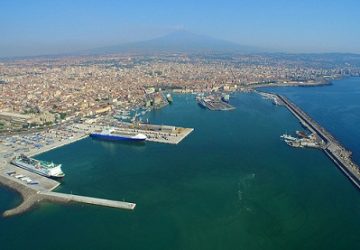 Nave Geo Barents a Catania: siriano in banchina ha febbre