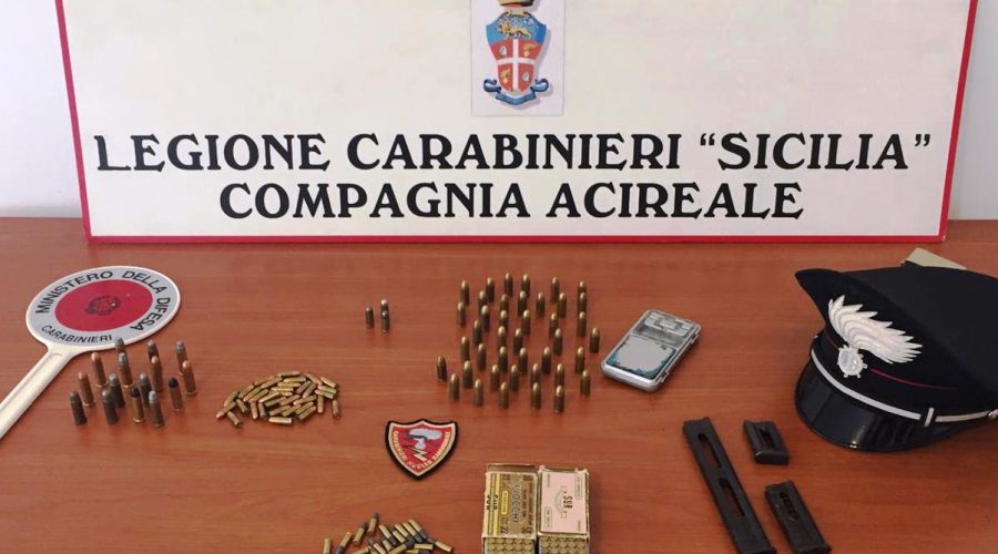 Zafferana, mini arsenale in casa: denunciato