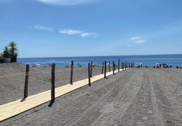 Dopo Mascali anche Acireale e Calatabiano chiudono le spiagge libere per la notte di Ferragosto