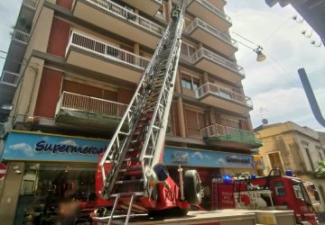 Acireale, soccorso a persona del 118 e Vigili del fuoco