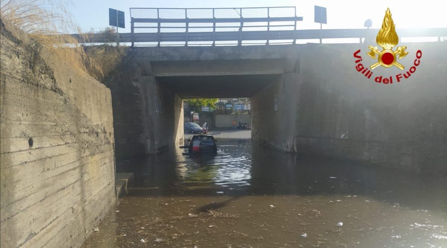 Maltempo a Catania, numerosi incidenti stradali e intervento dei Sommozzatori