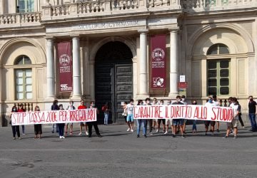 Catania, presidio studentesco per dire stop alla tassa di 200 euro per gli "irregolari"