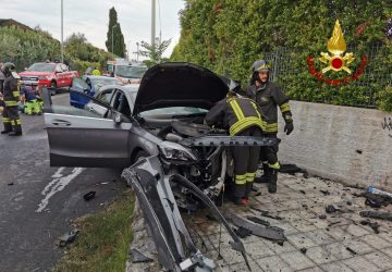 Grave incidente stradale a Viagrande, intervento dei Vvff