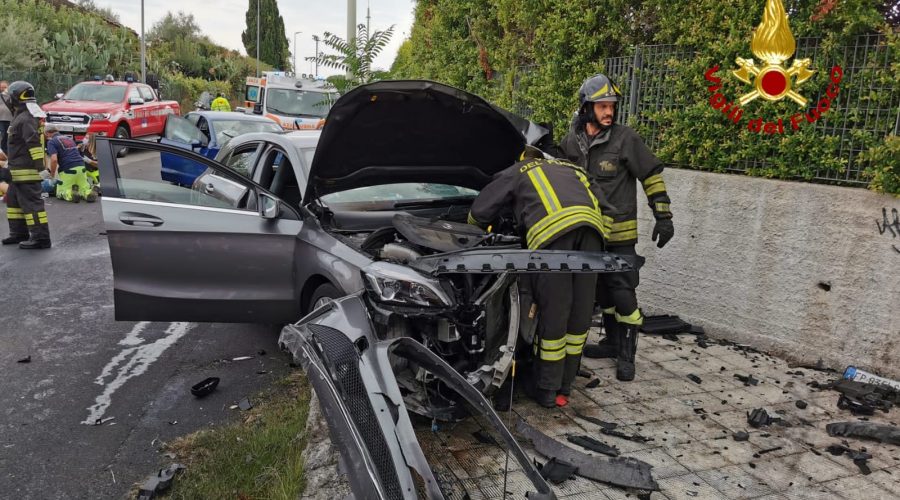 Grave incidente stradale a Viagrande, intervento dei Vvff