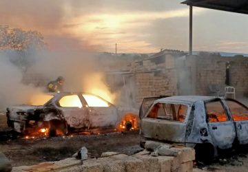 Scordia, a fuoco due auto. Ipotesi dolosa