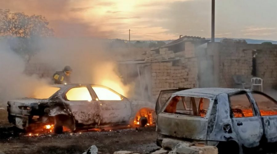 Scordia, a fuoco due auto. Ipotesi dolosa