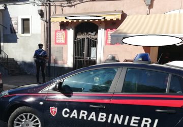 Patern&ograve;, rissa in centro: denunciati 5 giovani