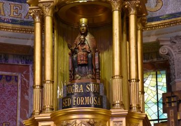 &ldquo;Non solo fiori t&rsquo;offriamo&rdquo;, nuovo canto dedicato alla Madonnina bruna del Tindari