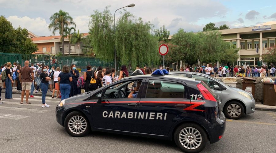 Giarre, inizio dell’anno scolastico sotto l’occhio vigile dei Carabinieri VIDEO