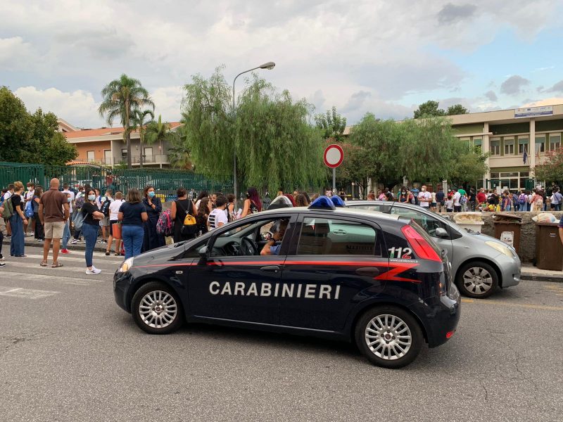 Giarre, inizio dell’anno scolastico sotto l’occhio vigile dei Carabinieri VIDEO