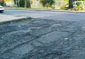 Giarre, inizia la scuola ma le strade sono piene di buche