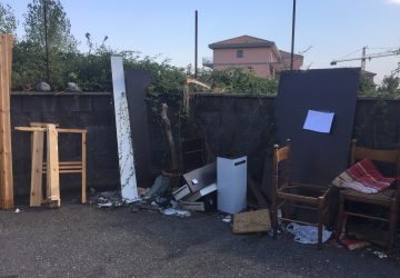 Giarre, cittadini che fanno il loro dovere impotenti contro l'incivilt&agrave; altrui