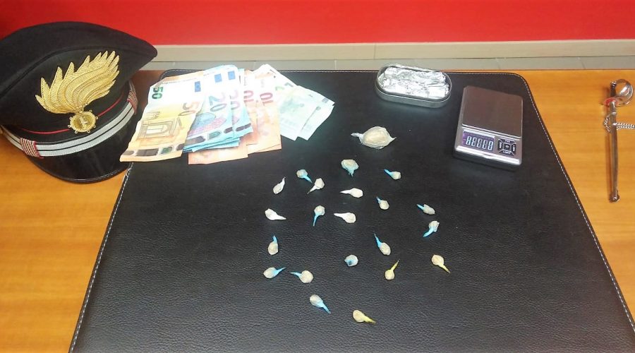 Beccata con 20 dosi di eroina: in manette 33enne di Aci Catena