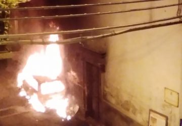 Giarre, incendio in via Madonna delle Grazie. Danneggiato muro della chiesetta