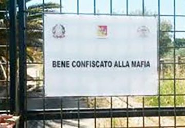 Il primo bando per l'assegnazione di 1000 beni confiscati alle mafie presenta diverse criticit&agrave;