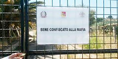 Il primo bando per l’assegnazione di 1000 beni confiscati alle mafie presenta diverse criticità