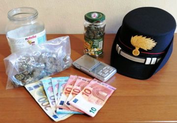 Fugge in auto alla vista dei Carabinieri: pusher inseguito ed arrestato