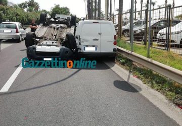 Acireale, incidente in viale Colombo: auto si ribalta