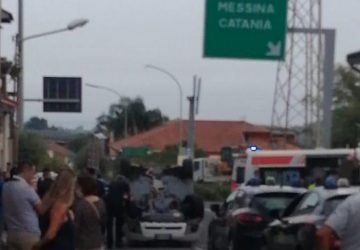 Fiumefreddo, incidente nei pressi del casello: si ribalta auto. Intervento dei Vigili del fuoco