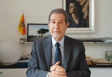 Covid in Sicilia, ordinanza del presidente Musumeci: mascherine all'aperto sino al 31 dicembre