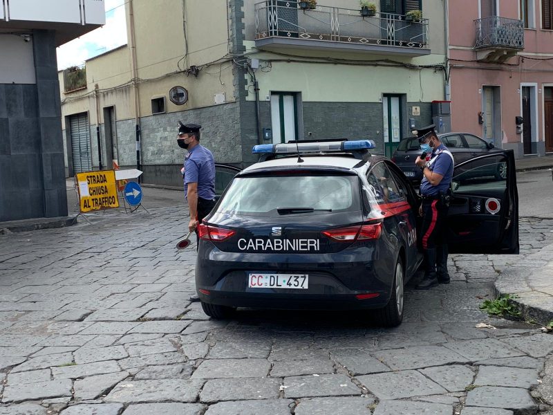 Macchia di Giarre, schiaffeggia l'ex suocera e minaccia di fare lo stesso con i carabinieri: arrestato