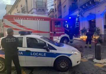 Giarre, fumo in un panificio a causa della carbonella. Intervento dei Vvff