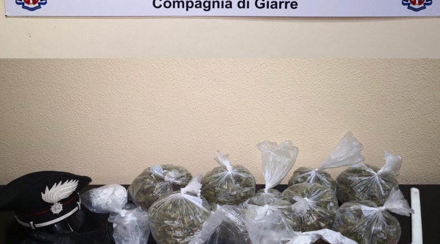 Giarre, colpo grosso dei carabinieri: scoperto un minimarket della droga. Un arresto