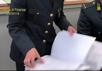 Costi fasulli per evadere le tasse: denunciate 3 persone. Sequestrati oltre 200 mila euro