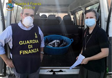 Catania, sequestrati dalla Sezione Operativa navale della Guardia di finanza 18 esemplari di pesce spada novello