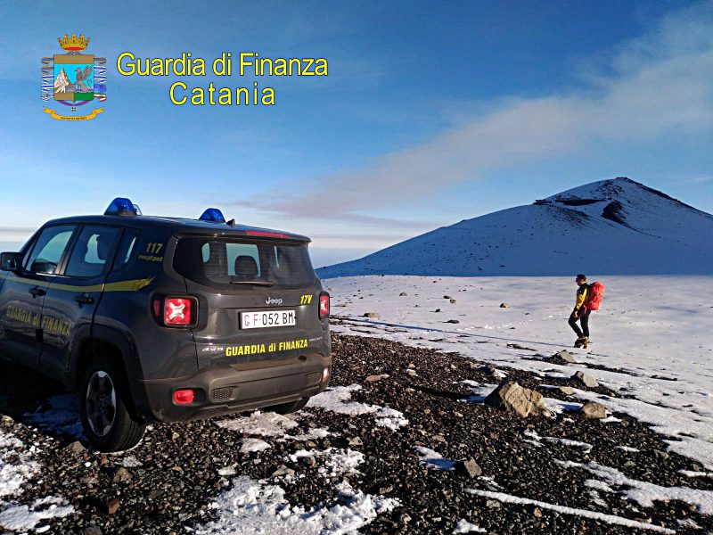 Denunciate 13 guide vulcanologiche ed 1 guida alpina che hanno messo a repentaglio l’incolumità degli escursionisti sull’Etna