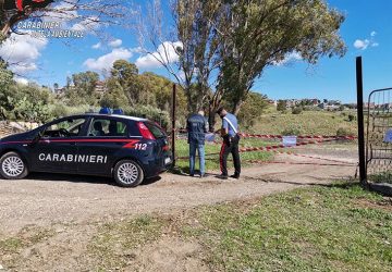 Combustione illecita di rifiuti: sequestrata discarica abusiva. Denunciato il proprietario