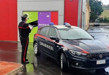 Covid-19, si riuniscono in 60 per festeggiare un compleanno: chiusa ludoteca