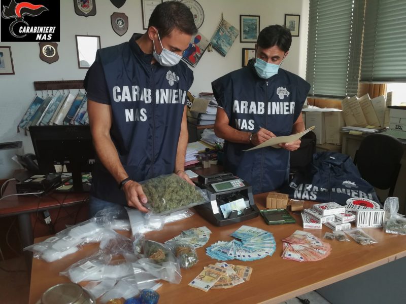 Blitz del Nas di Catania, arrestato il titolare di un “Grow Shop”