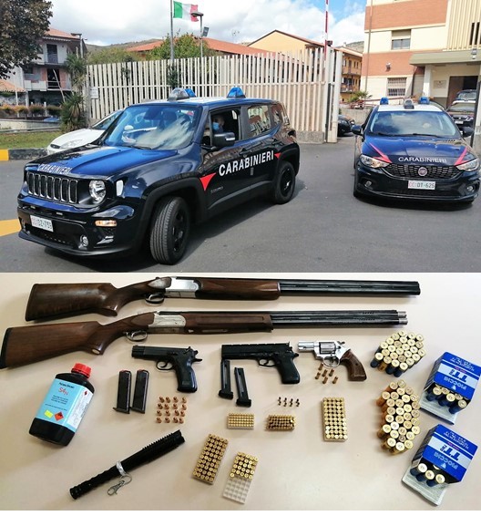 Randazzo, libero professionista “pistolero” arrestato con le armi in auto