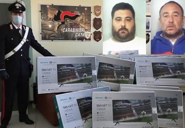 Zio e nipote razziano Smart TV da un camion: inseguiti ed arrestati